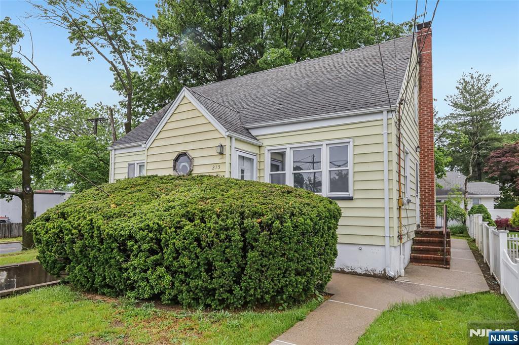 215 Henley Avenue - Photo 2