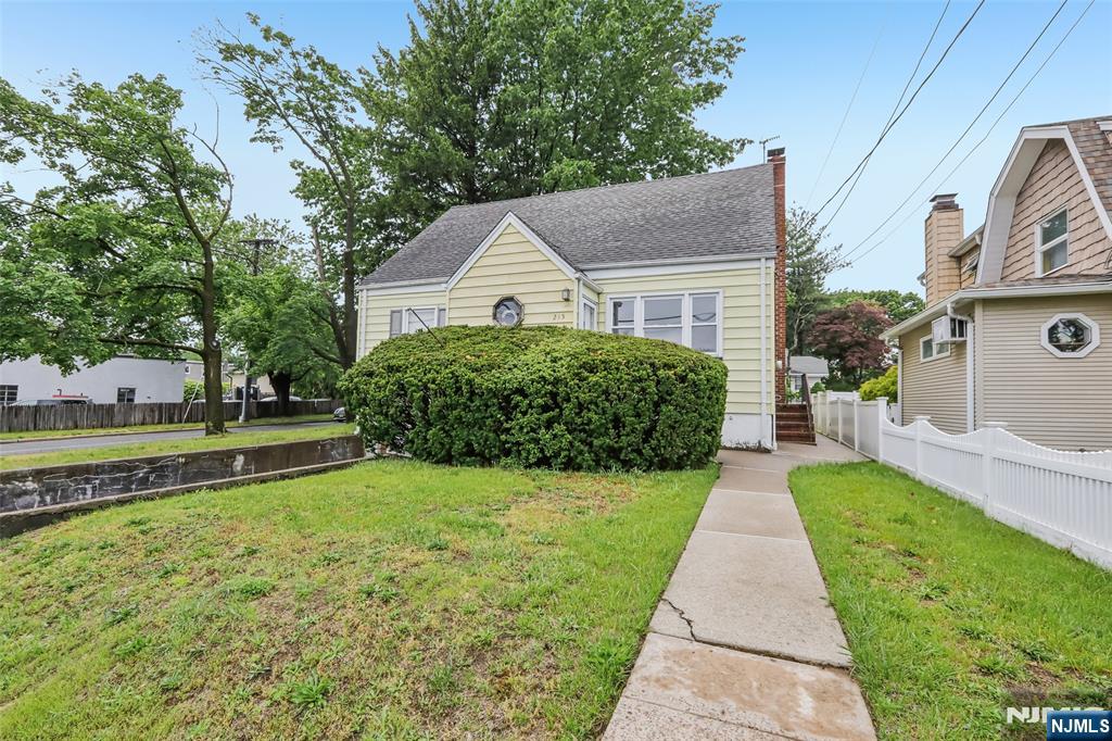 Homes for sale in New Milford, NJ | 215 Henley Ave, New Milford, NJ 07646 | MLS# 26013426