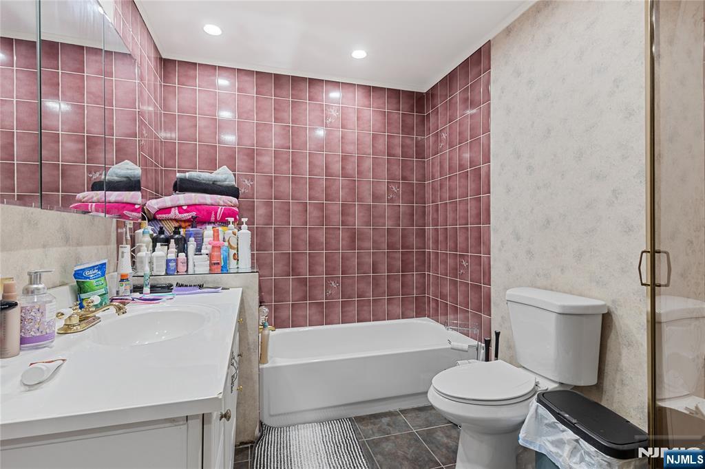 69 Colonial Road, Wayne, NJ, 07470