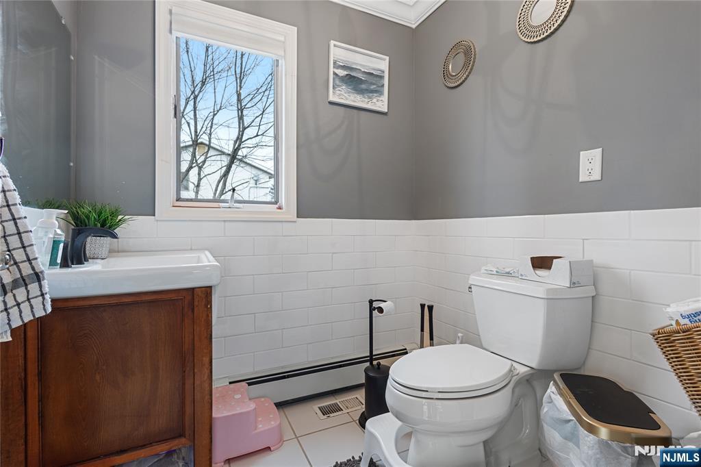 69 Colonial Road, Wayne, NJ, 07470