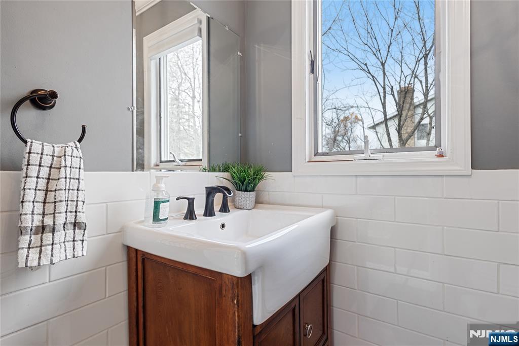 69 Colonial Road, Wayne, NJ, 07470