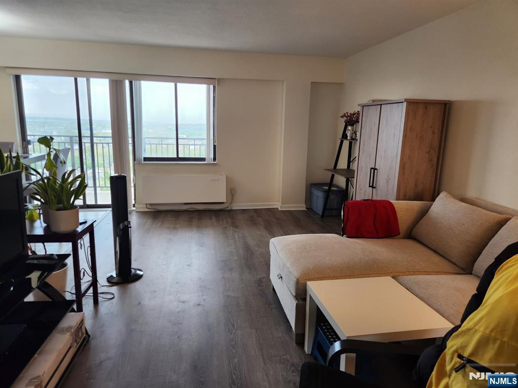233 12th Street 4E - Photo 2