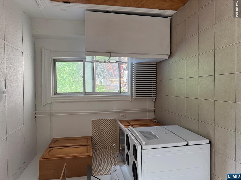 1650 John Street 1 - Photo 1