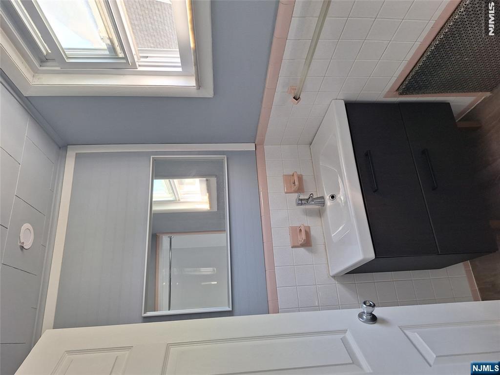 829 Elm Avenue - Photo 9