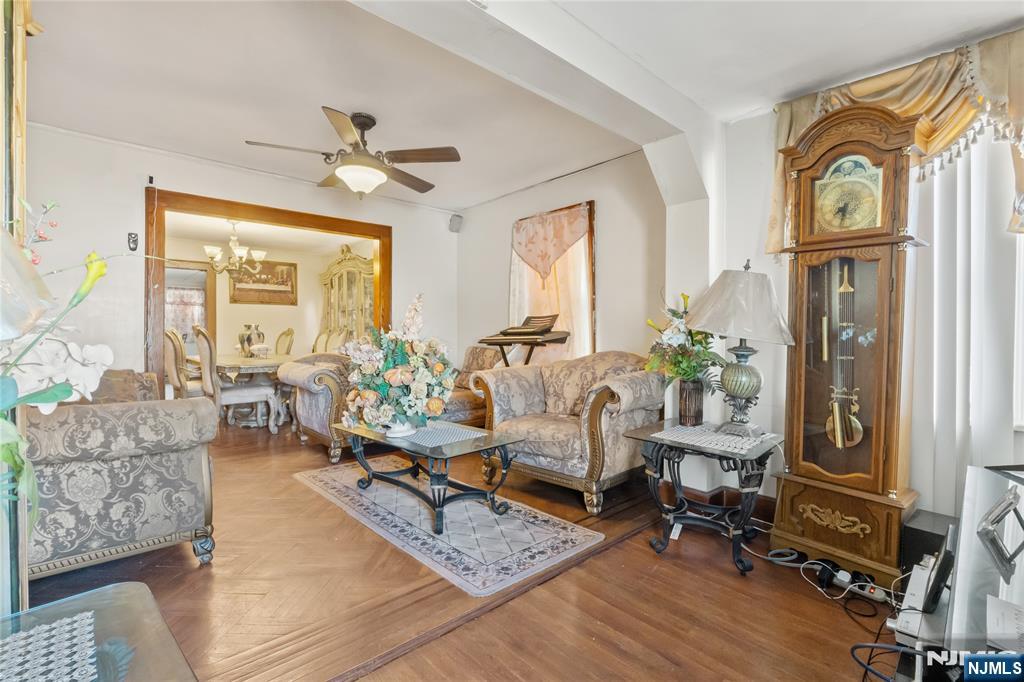 1037 Schneider Avenue - Photo 2