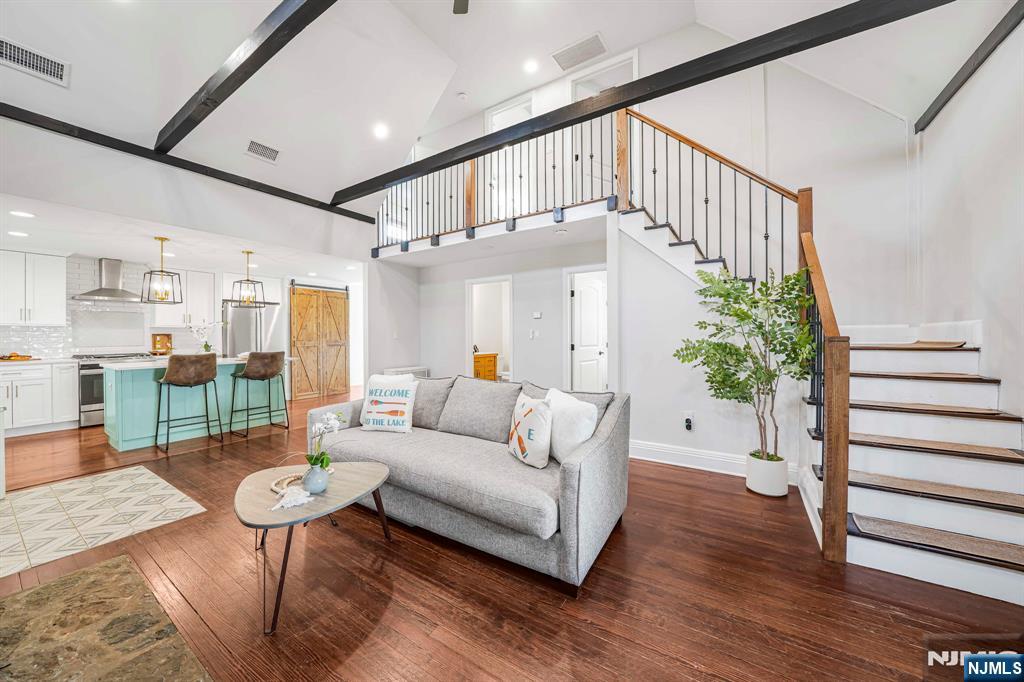 8 Mountainside Drive - Photo 3