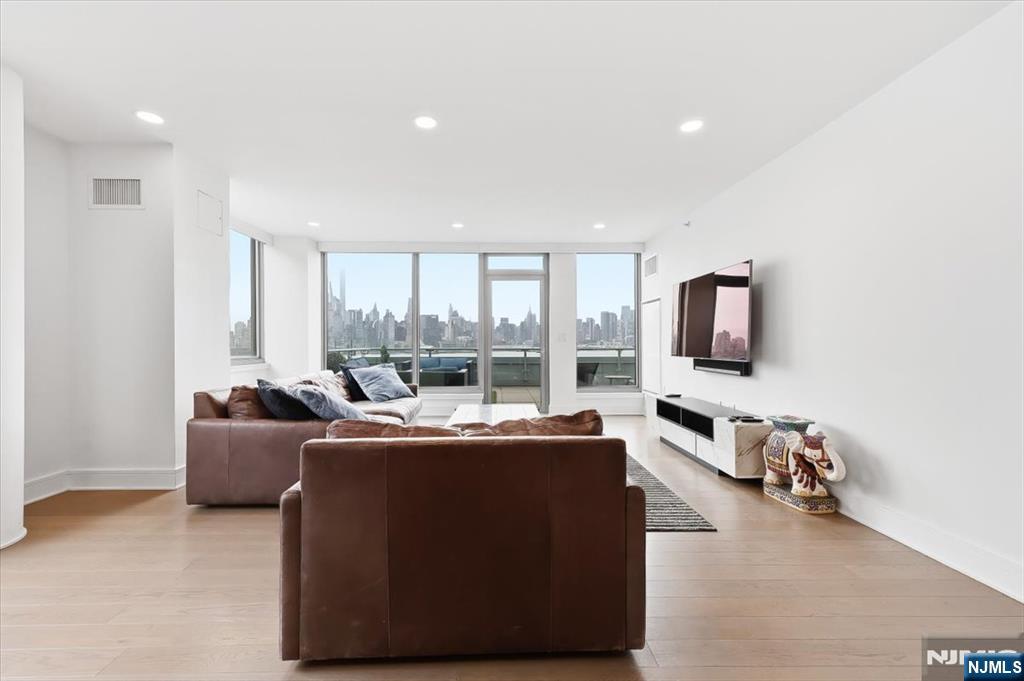 9 Ave At Port Imperial 1016 - Photo 3