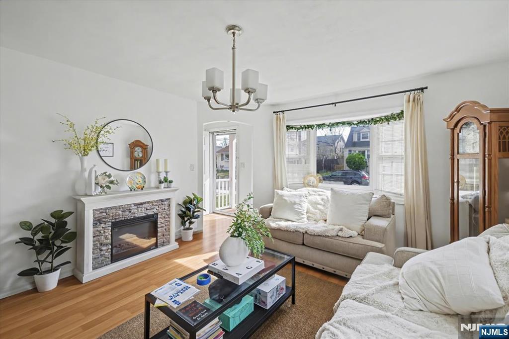 198 Roosevelt Ave, Bergenfield, NJ 07621