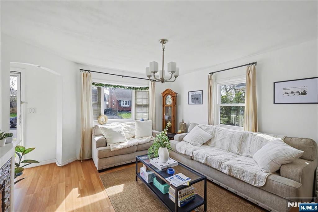 198 Roosevelt Avenue - Photo 5