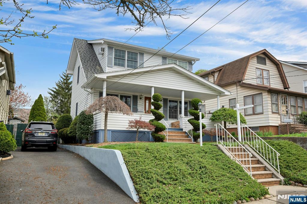 611 5th Avenue - Photo 2