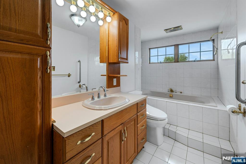 611 5th Avenue, Lyndhurst, NJ, 07071