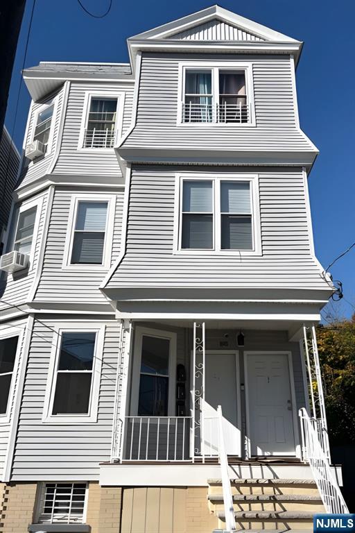 11 Lentz Ave, Newark City, NJ, 07105-4974