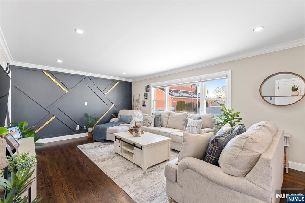 112 Garibaldi Avenue - Photo 1