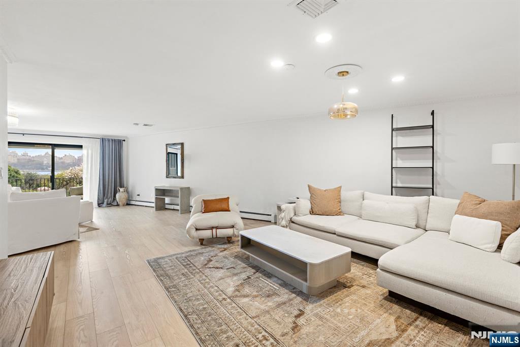 11A Riverview UNIT 11A, North Bergen, NJ, 07047