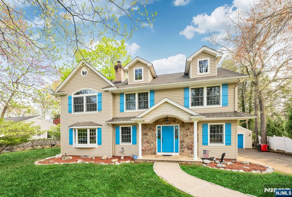 631 Montview Place - Photo 2