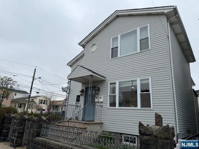 208 Walnut St, Newark City, NJ, 07105-1217
