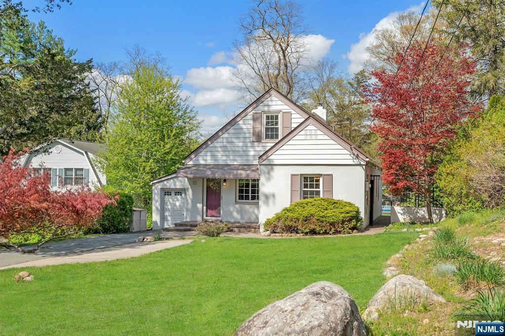 17 Andrew Avenue - Photo 1