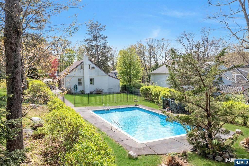 17 Andrew Avenue - Photo 2