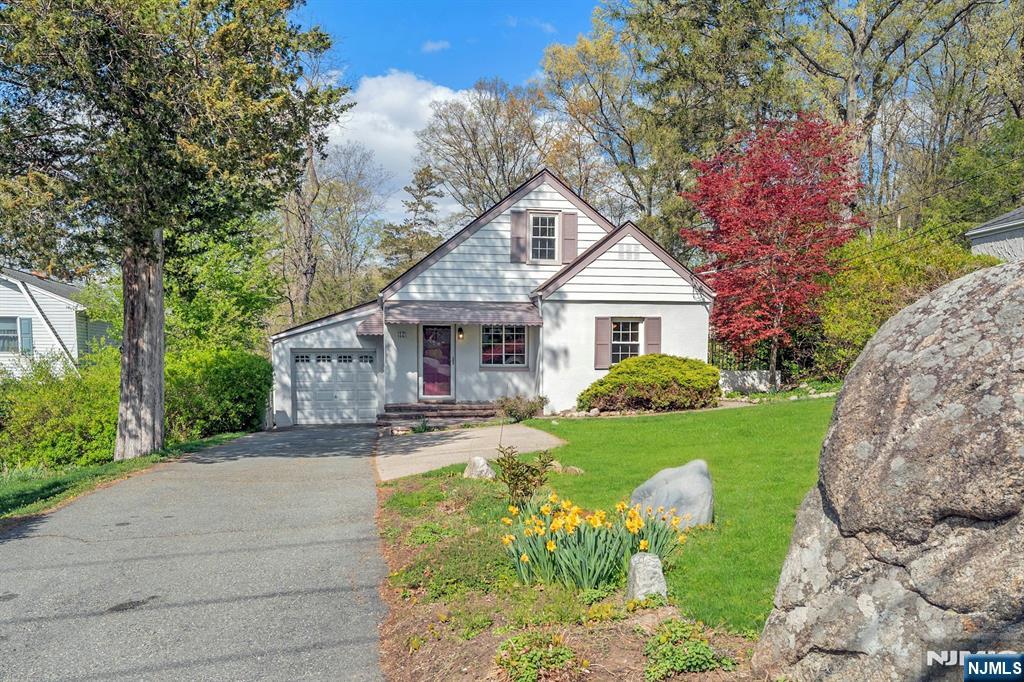 17 Andrew Avenue - Photo 3