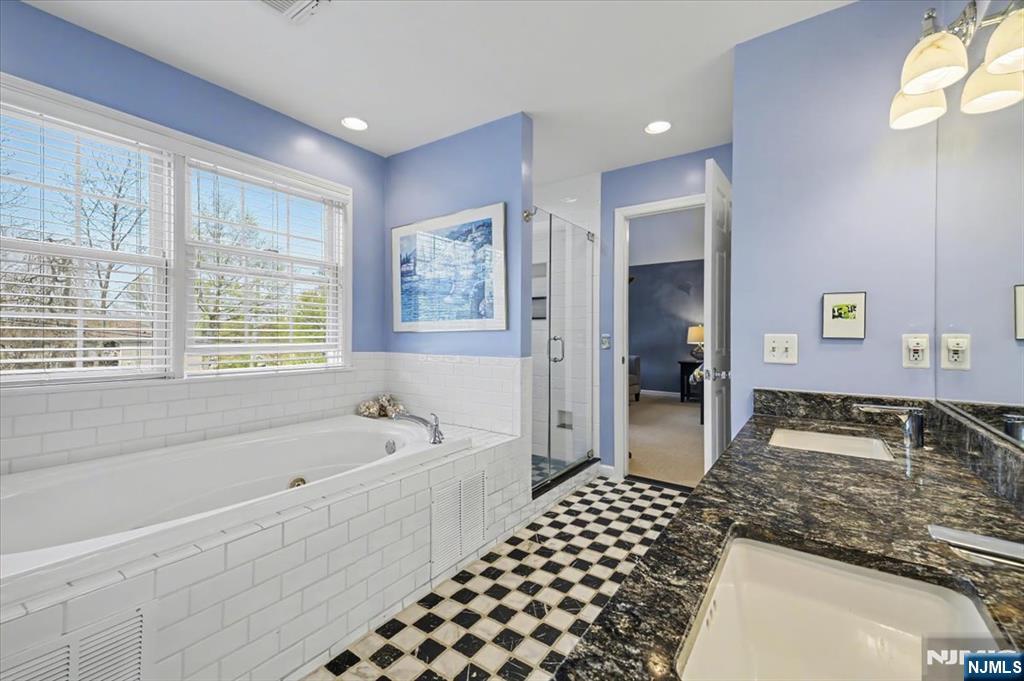 Soaking Tub & S/S