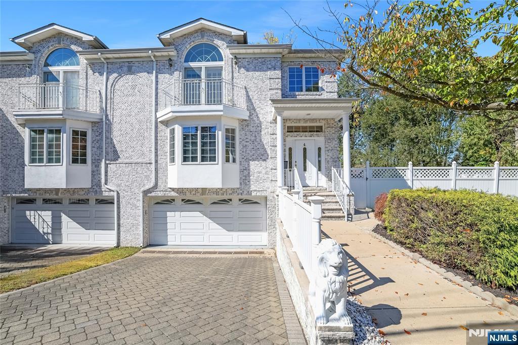 4 Maple Avenue - Photo 2