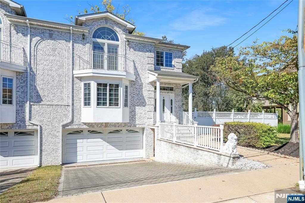 4 Maple Avenue - Photo 3