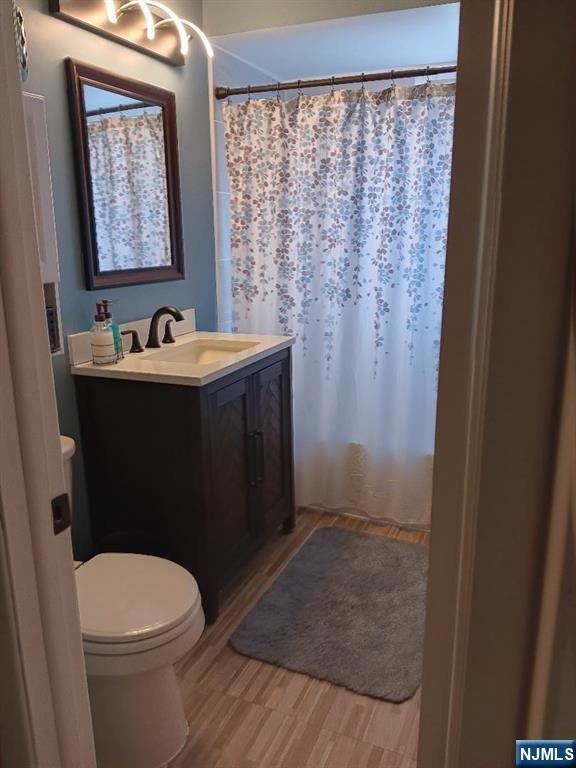 545 Mola Boulevard, Elmwood Park, NJ, 07407