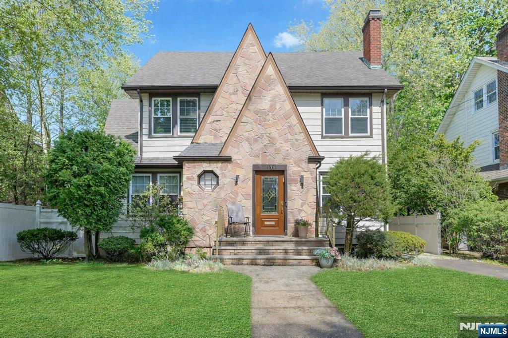 111 Lakeview Drive, Old Tappan, NJ, 07675