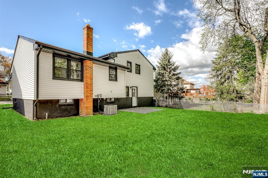 27 Merritt Avenue - Photo 3