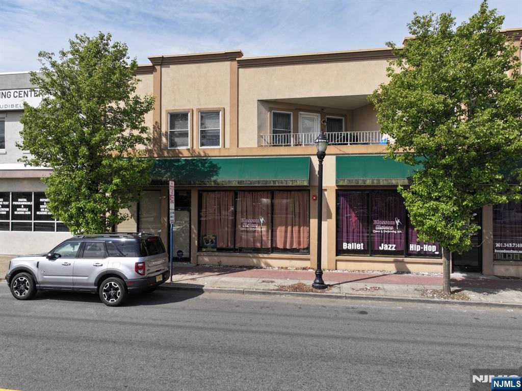 683 Main - Photo 2