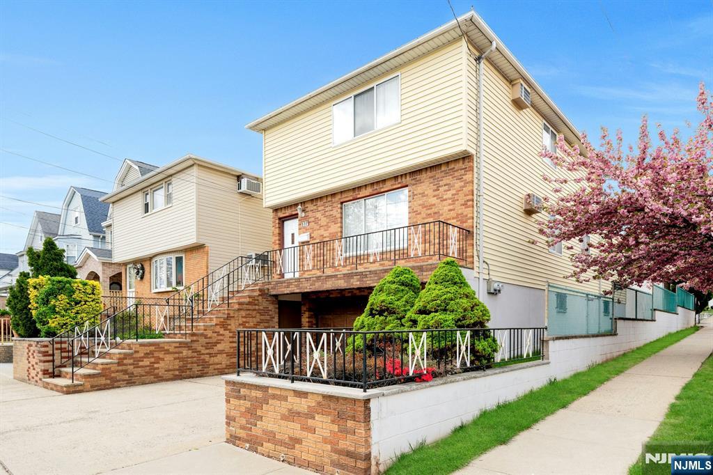 397 Davis Avenue - Photo 2