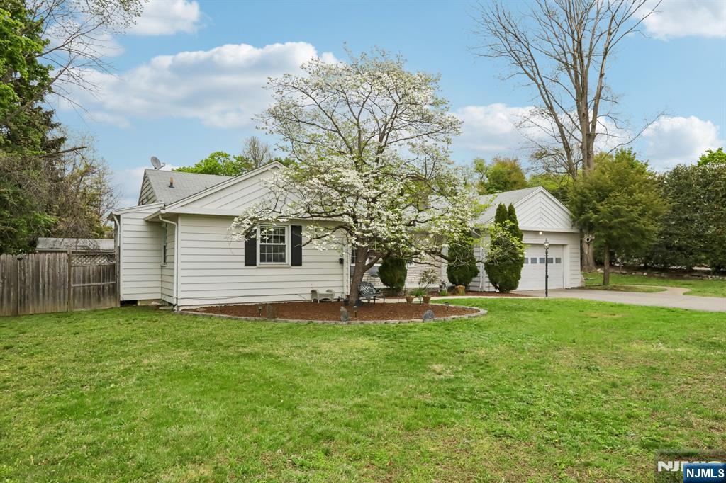 921 Linwood Avenue - Photo 3