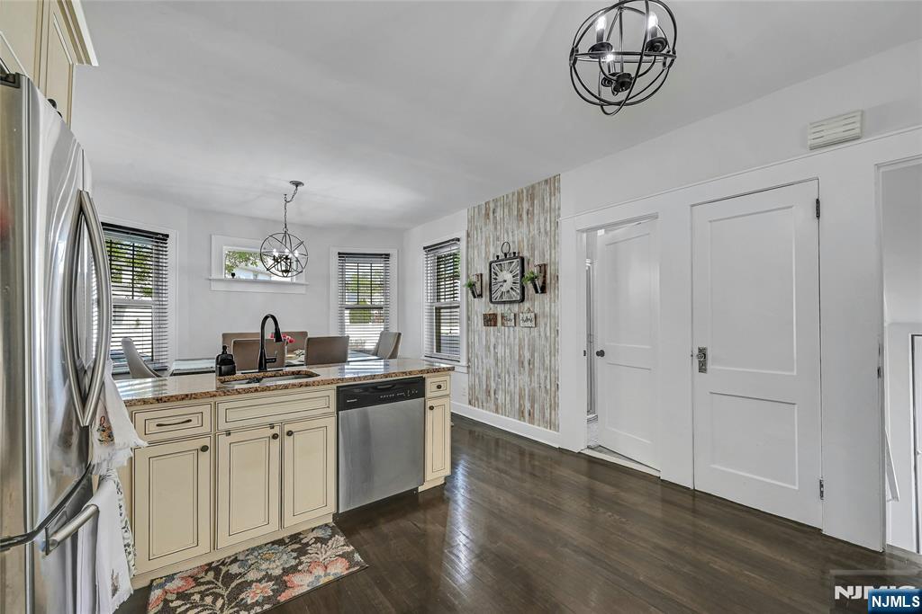 277 Madison Avenue - Photo 6