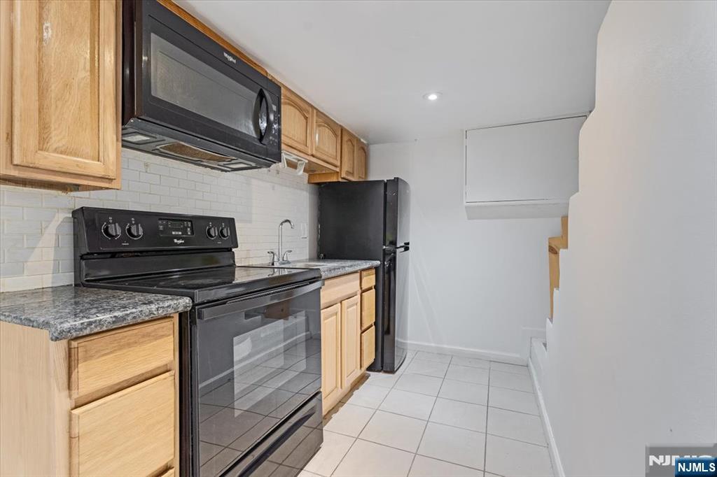 94 Manchester Avenue - Photo 3