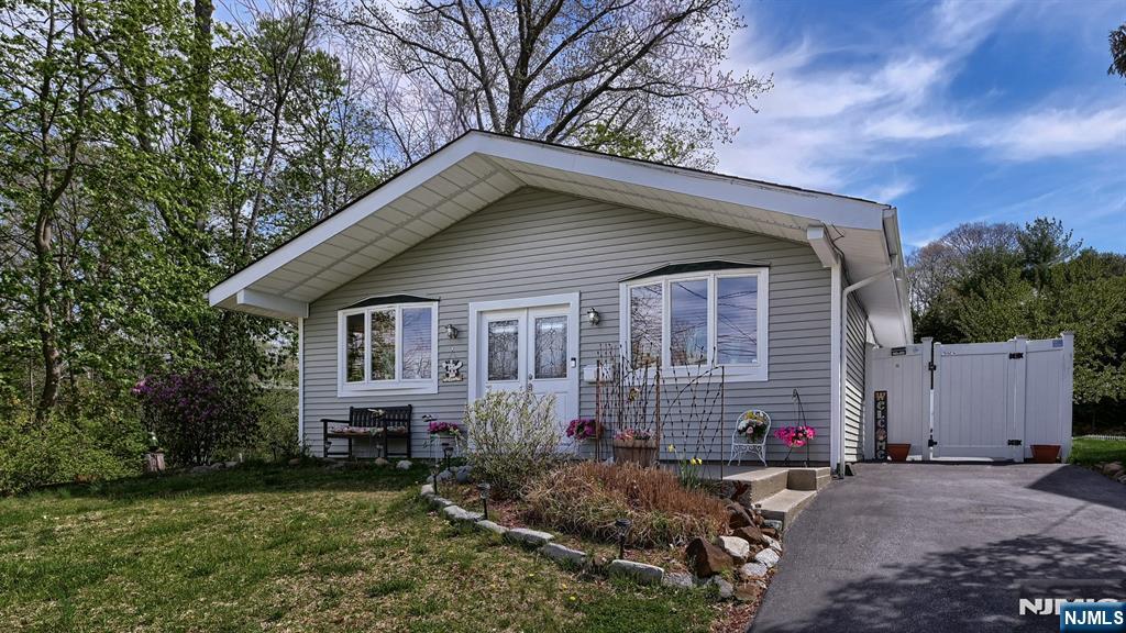 16 Forest Terrace - Photo 3