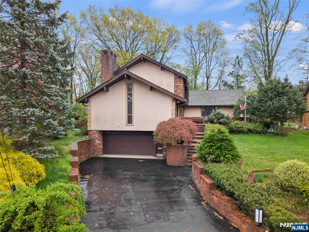 77 Macarthur Drive - Photo 1