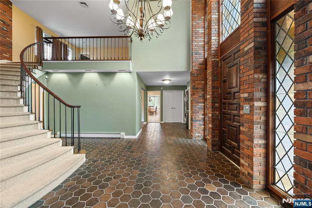 77 Macarthur Drive - Photo 2