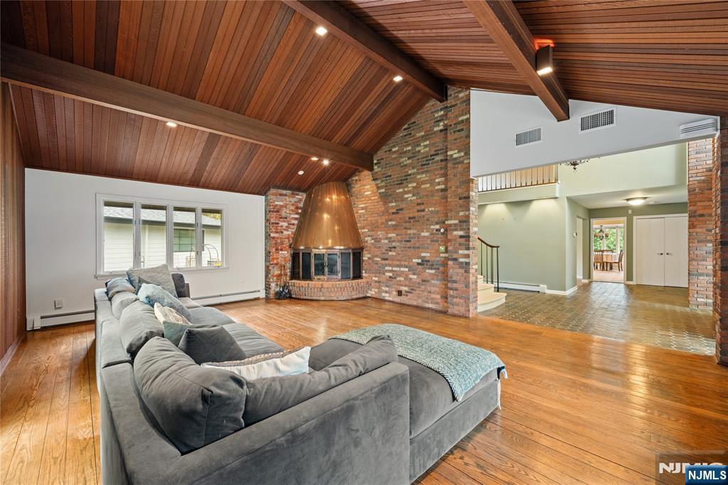 77 Macarthur Drive - Photo 3