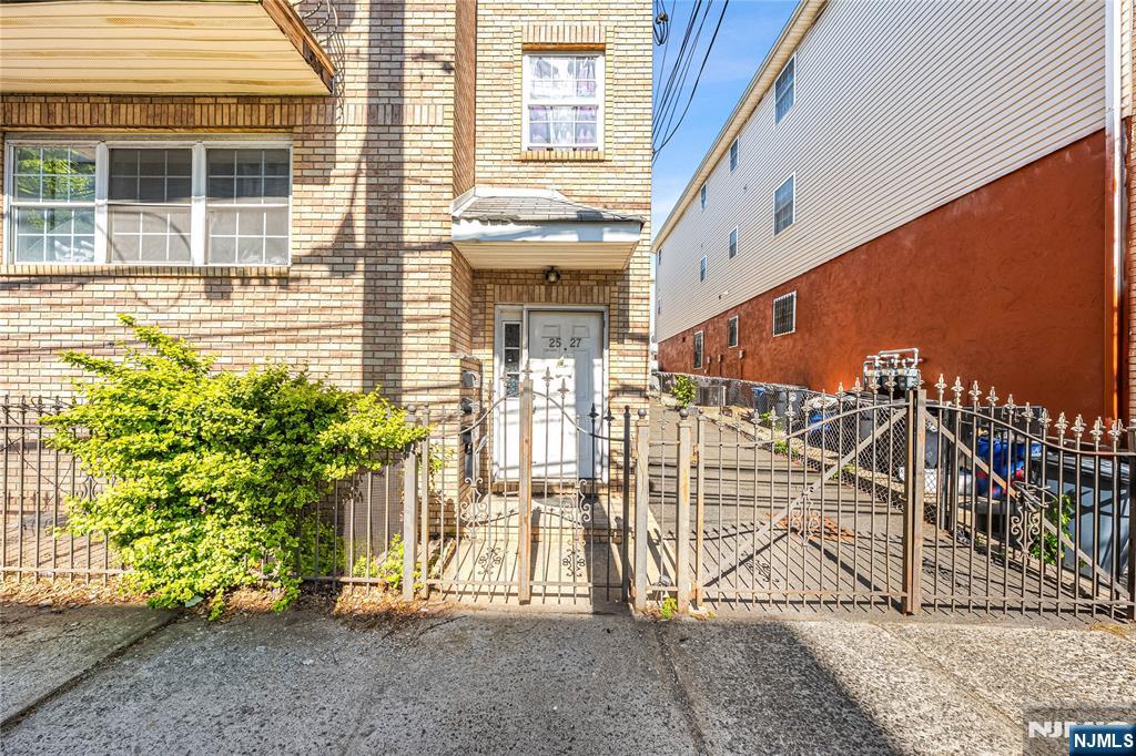 25-27 Norfolk Street - Photo 2