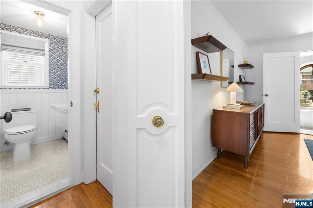 988 Richard Court - Photo 4