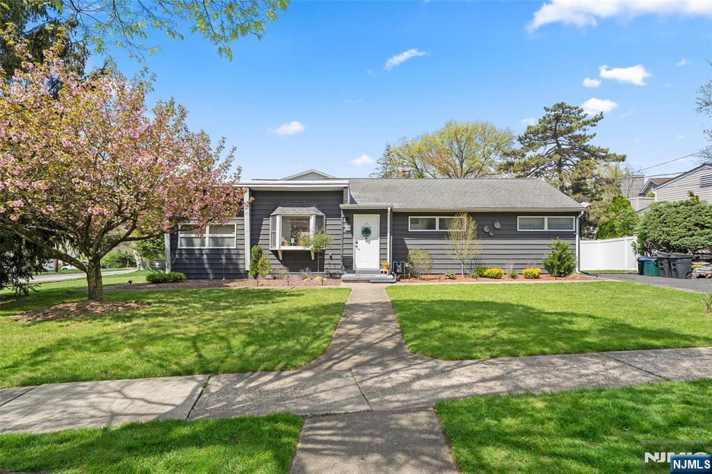 155 Zabriskie Place - Photo 1