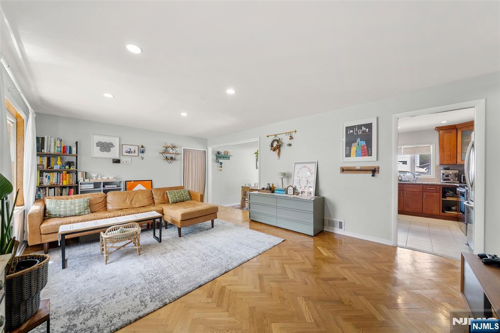 155 Zabriskie Place - Photo 5