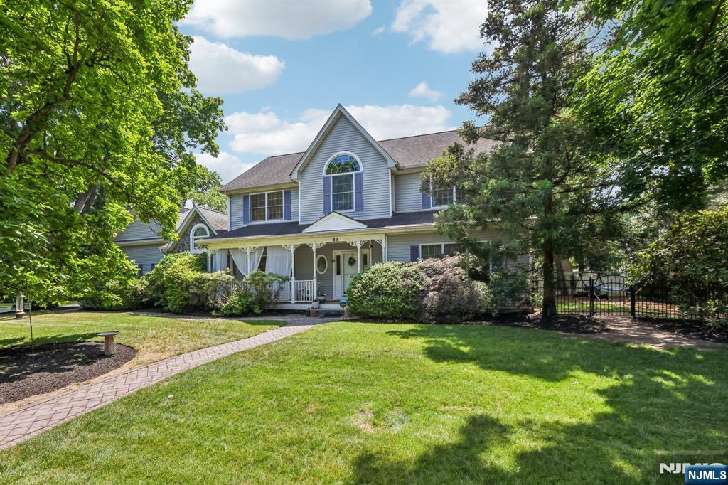 43 N Pleasant Avenue - Photo 1