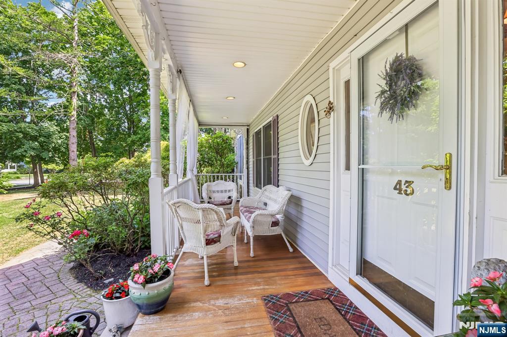 43 N Pleasant Avenue - Photo 3