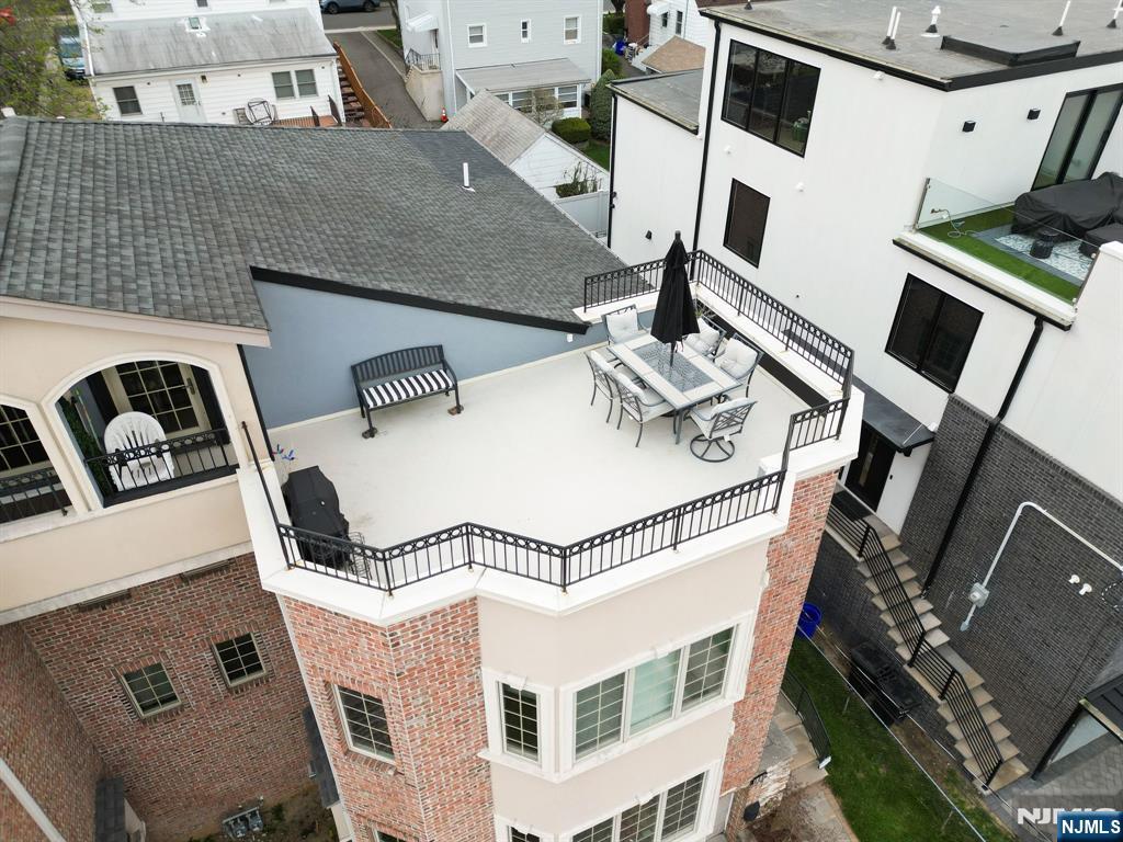 88B Myrtle Avenue — photo 32
