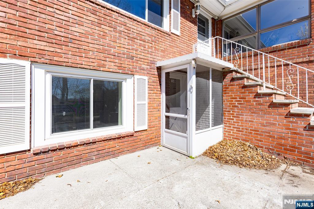 154 Ames Street - Photo 1