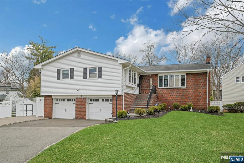 27 Howland Circle - Photo 1