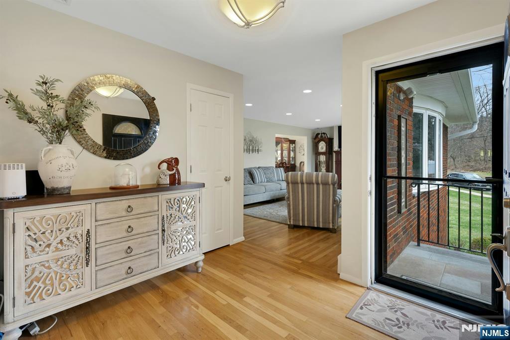 27 Howland Circle - Photo 3