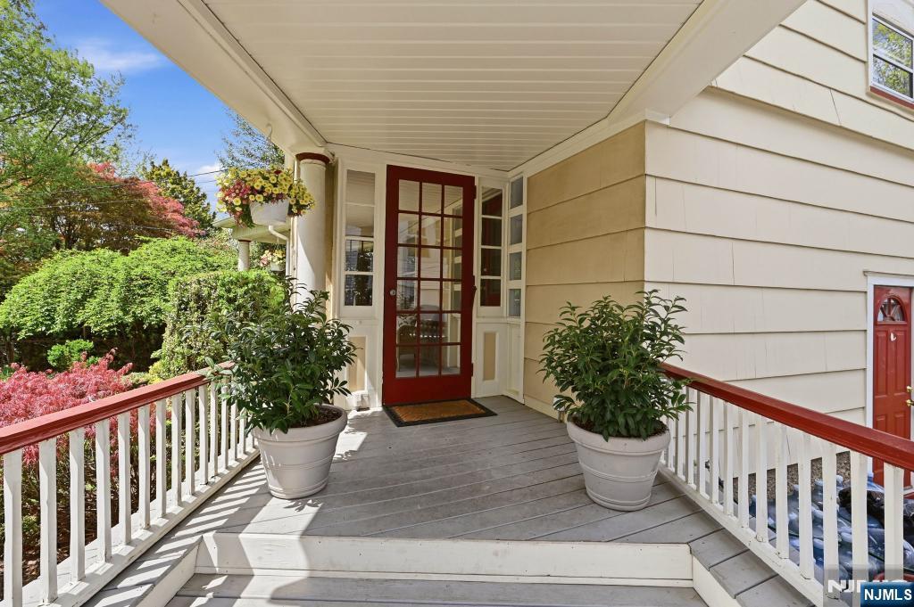 18 Irving Place - Photo 2