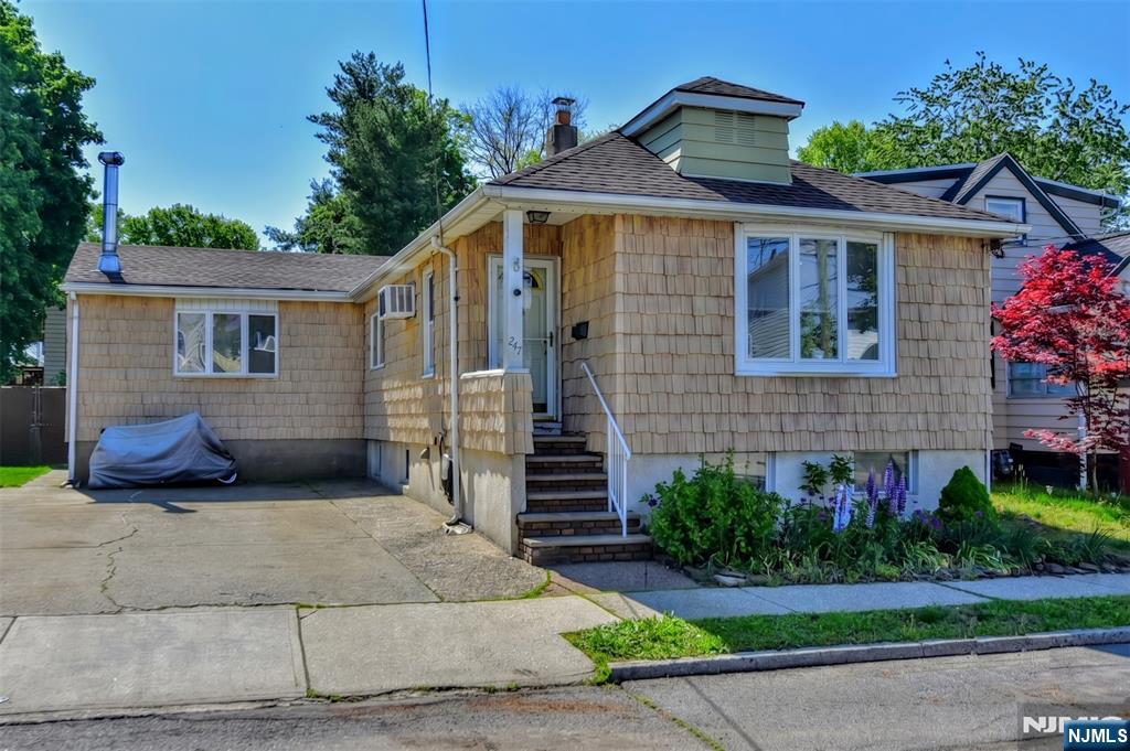 247 Grove St, Lodi, NJ 07644